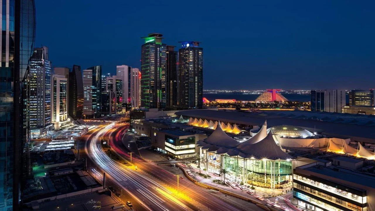 تحذير من الأرصاد الجوية بشأن أمطار رعدية ورياح قوية في عرض البحر